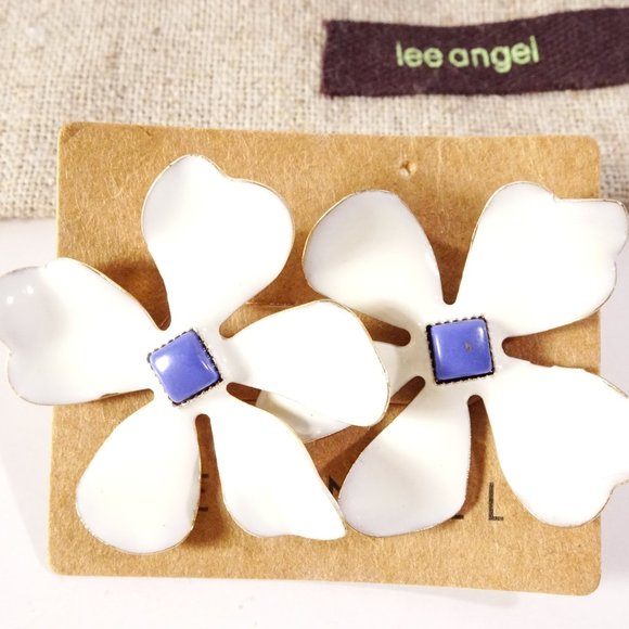 Lee Angel White Painted Blue Stone Daisy Stud earrings NWT 89 - Picture 3 of 6